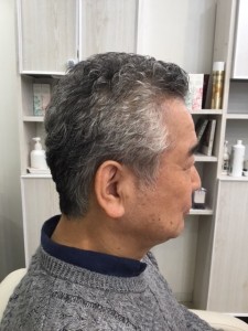 江東区住吉、森下からも近い美容室　ヘアサロン　シュガーでは、大人世代の男性パーマはアイロンで