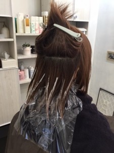 江東区住吉、森下からも近い美容室　ヘアサロン　シュガー　ハイライトでのダブルカラーでより透明感のあるヘアカラーを