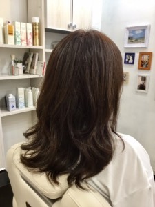 江東区住吉と菊川の間にある美容室　ヘアサロン　シュガーの白髪もカバーする「グレージュブラウン」