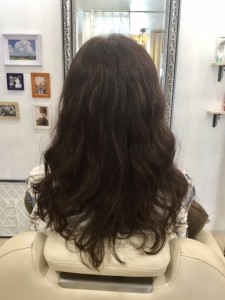 江東区住吉と菊川の間のある美容室　ヘアサロン　シュガーヘアカラー、明→暗へトーンダウン